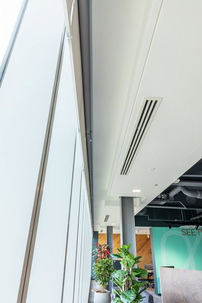 Rullegardiner, SG 4960, Versascreen 1-10%, Virgin Money, Glasgow, Scotland, United Kingdom