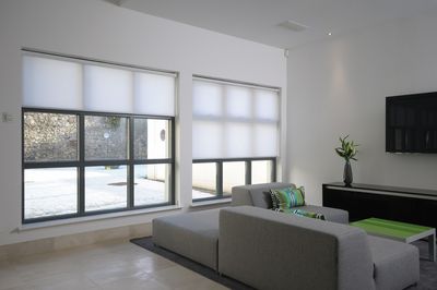 Rullegardiner, SG 4910, Colorama 2, Room shot "Kenny Miller Home", Edinburgh, United Kingdom