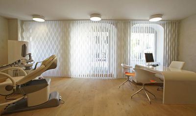 Lamellgardiner, SG 2950, Multi Shadow, Doctor's Office, Zug, Switzerland, Vertical Waves