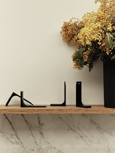 Metropole, Fillet Bracket