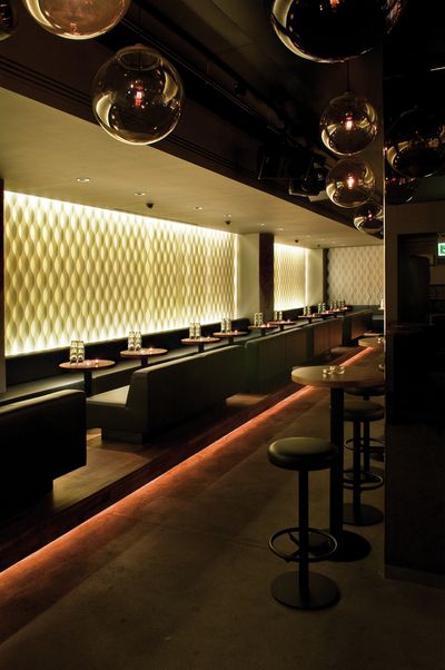 Lamellgardiner, SG 2810, Multi Visio, Room shot "Amber Club", Zurich, Switzerland, Vertical Waves